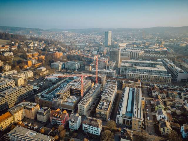 Alpwirtschaft, Aussenaufnahme, Drohnenaufnahme, Lokstadt
